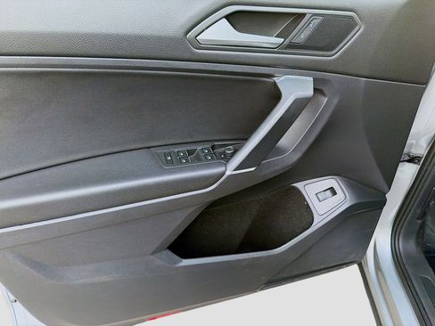 Used 2020 Volkswagen Tiguan SEL FWD image 22