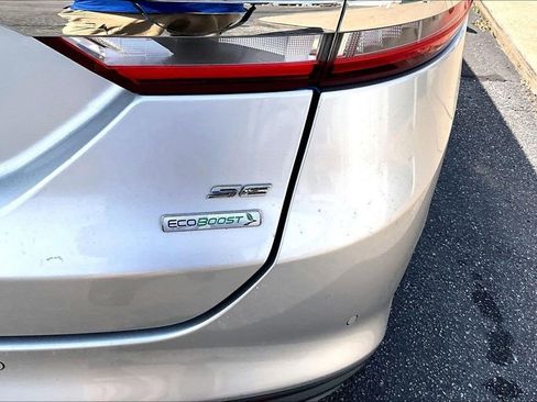 Used 2018 Ford Fusion SE w/ Fusion SE Technology Package FWD image 7