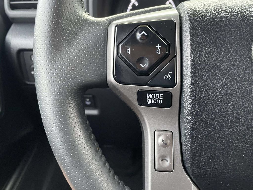 Used 2023 Toyota 4Runner SR5 AWD/4WD image 10