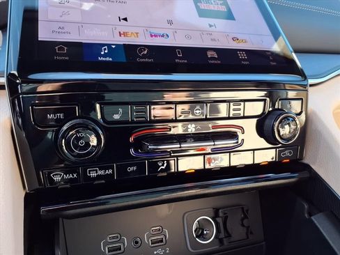 New 2025 Jeep Grand Cherokee L Limited image 7