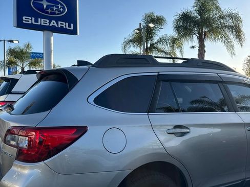 Used 2018 Subaru Outback 2.5i Premium AWD/4WD image 3