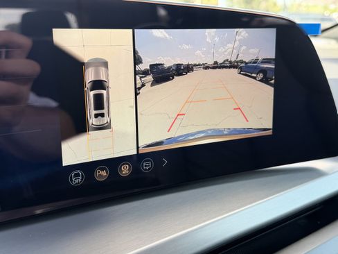 New 2027 Cadillac Vistiq Platinum w/ LPO, Floor Liner Package AWD/4WD image 19