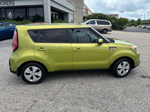 Used 2015 Kia Soul FWD image 11