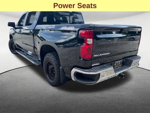 Used 2022 Chevrolet Silverado 1500 LT w/ Convenience Package II AWD/4WD image 9