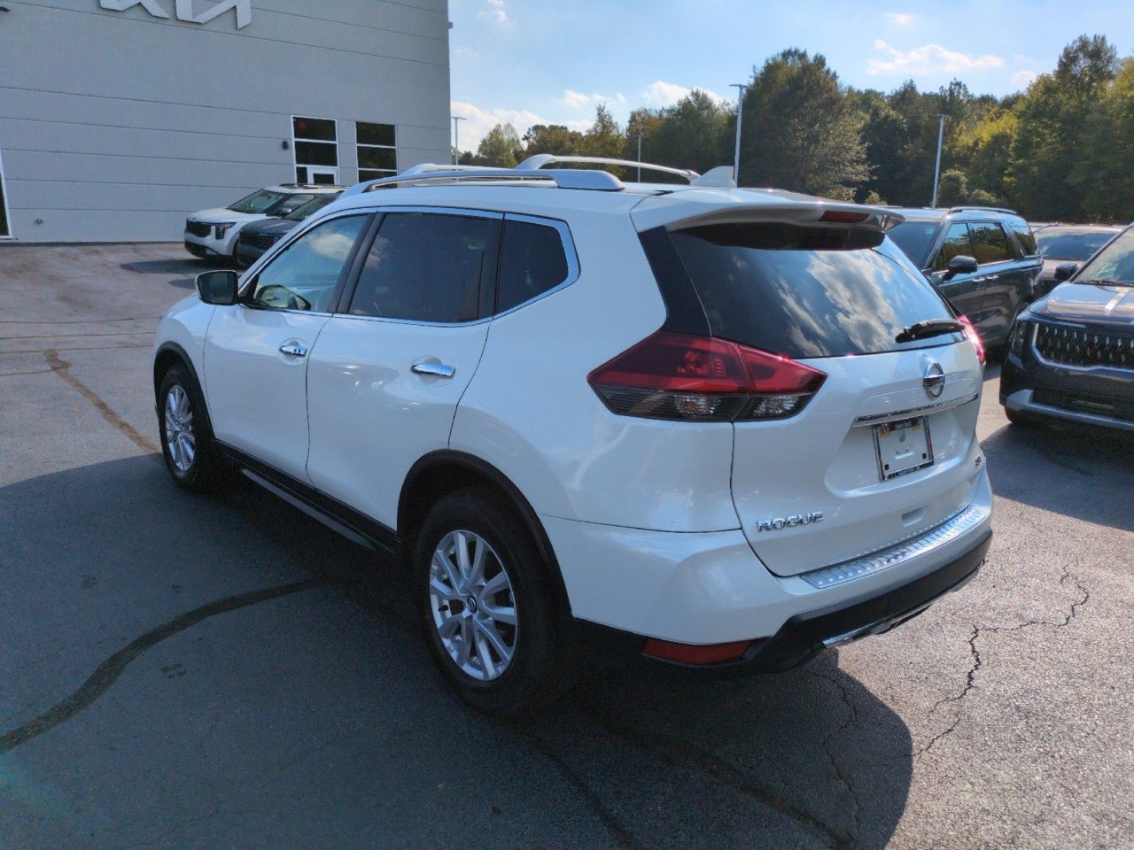 Used 2018 Nissan Rogue SV FWD image 5