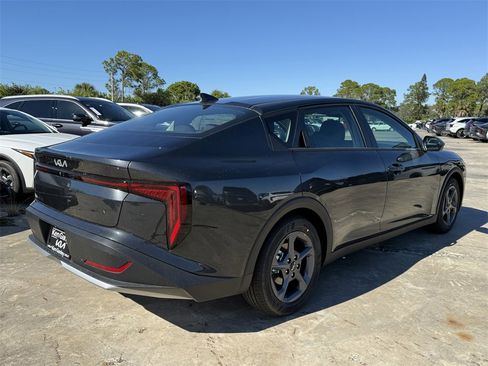 New 2025 Kia K4 LXS image 4