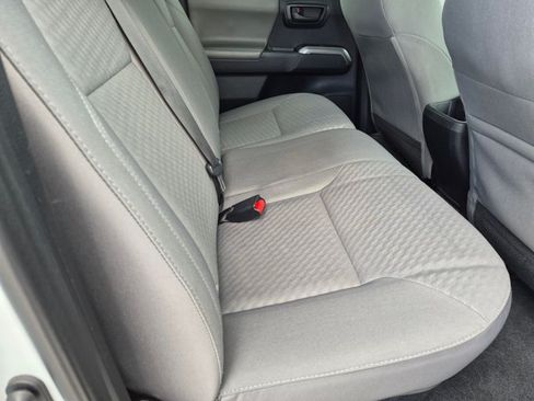 Used 2020 Toyota Tacoma SR5 RWD image 18