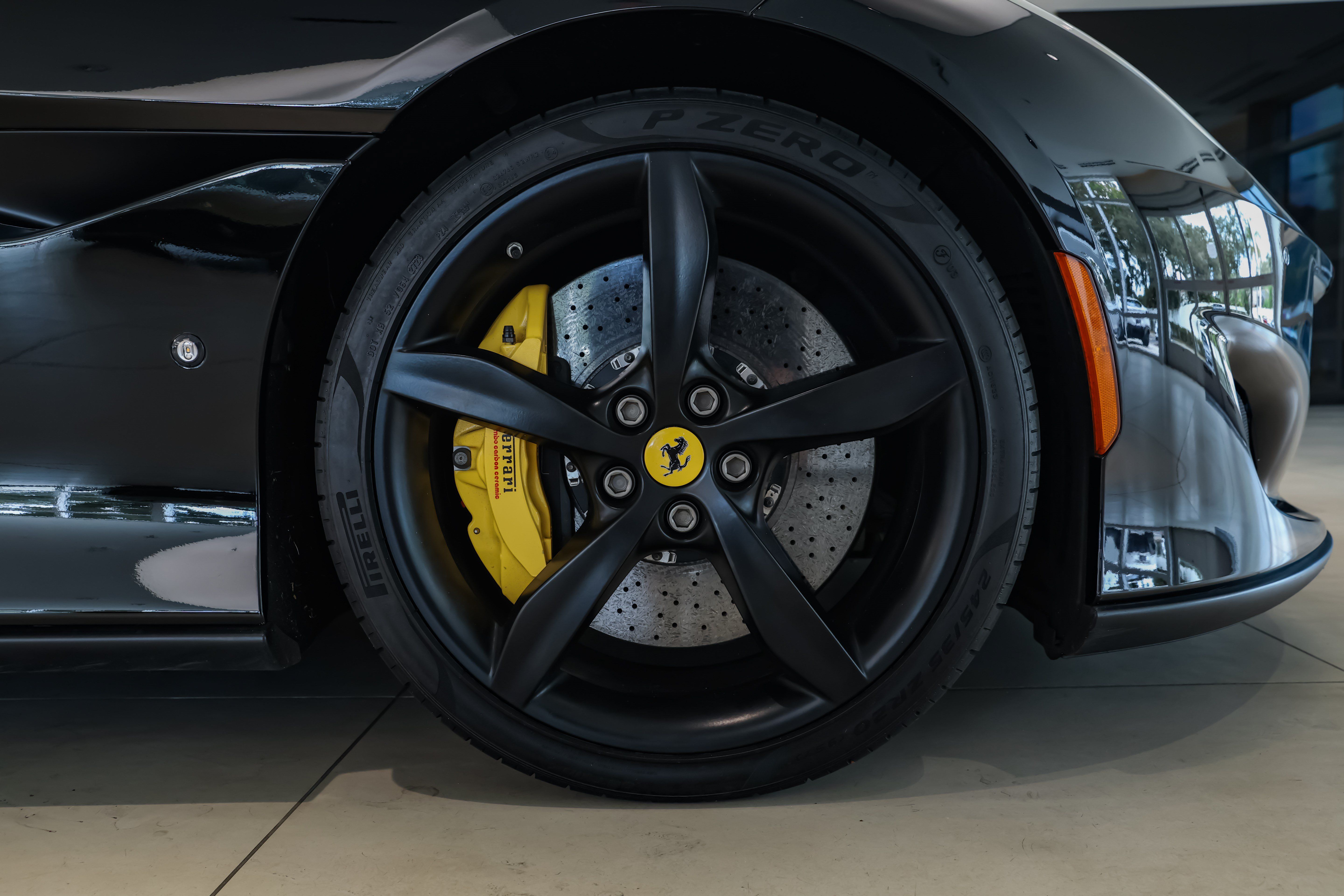 Used 2019 Ferrari Portofino RWD image 13