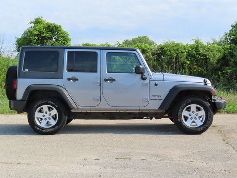 Used 2018 Jeep Wrangler Unlimited Sport S AWD/4WD image 2