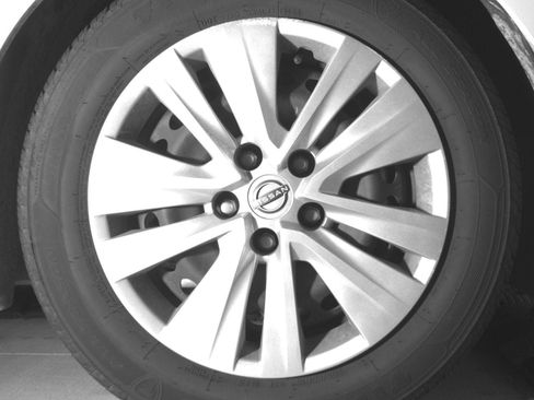 Used 2025 Nissan Sentra S image 12