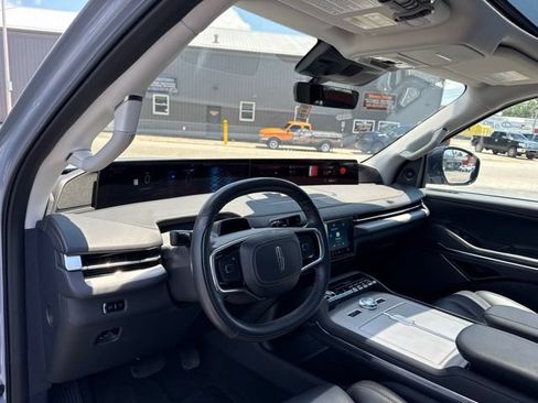 Used 2025 Lincoln Navigator L Reserve AWD/4WD image 15