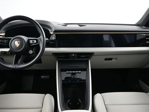 Used 2024 Porsche Macan 4 Electric image 9