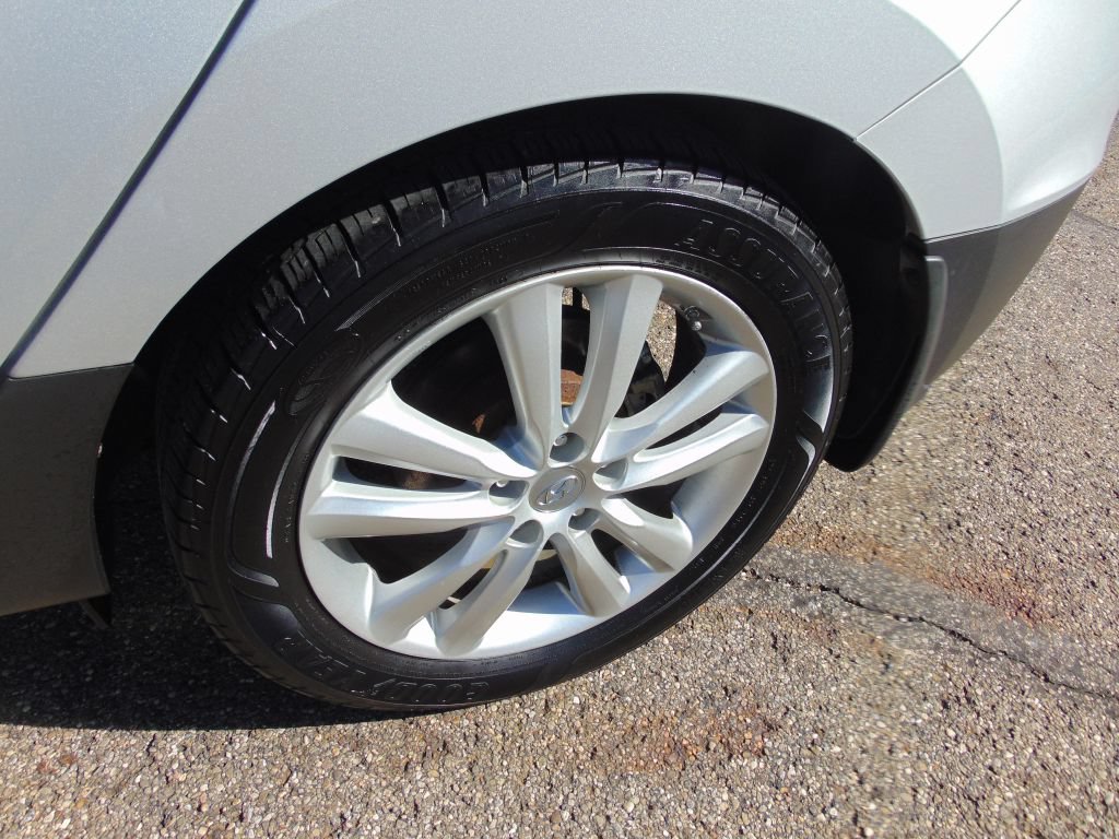 Used 2013 Hyundai Tucson Limited AWD/4WD image 27