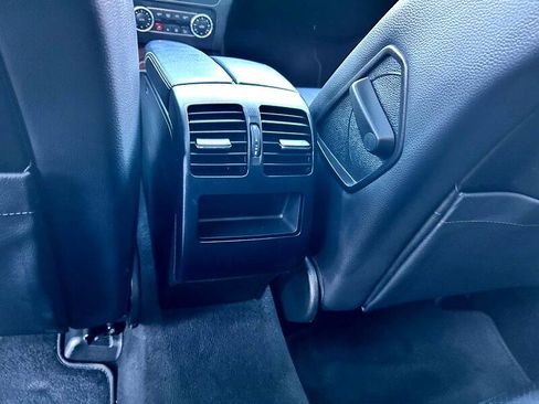 Used 2015 Mercedes-Benz GLK 350 4MATIC image 32