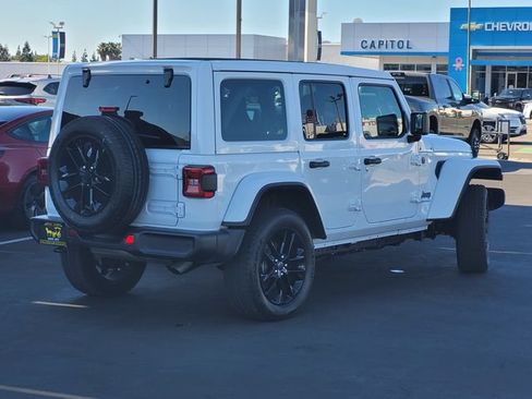 Certified 2025 Jeep Wrangler Unlimited Sahara w/ Safety Group AWD/4WD image 4