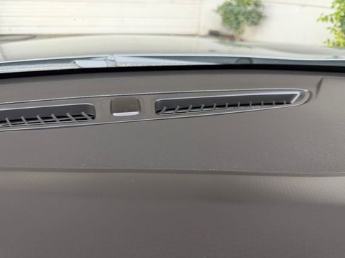 Used 2025 Chevrolet Trax LT image 17