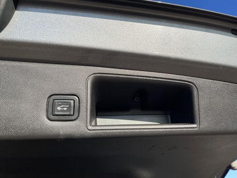 Used 2021 GMC Terrain SLE w/ Driver Convenience Package image 14