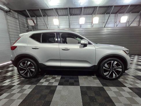 Used 2023 Volvo XC40 B5 Ultimate image 9