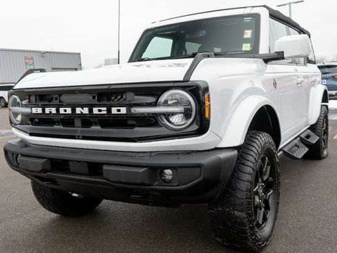 Used 2023 Ford Bronco Outer Banks image 2
