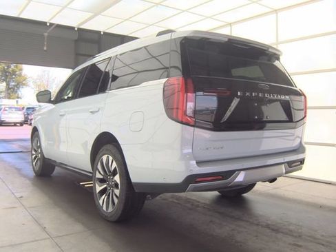 Used 2025 Ford Expedition Platinum w/ Driver's Package AWD/4WD image 6
