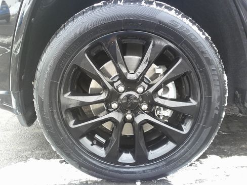 Used 2022 Jeep Grand Cherokee Laredo X image 12