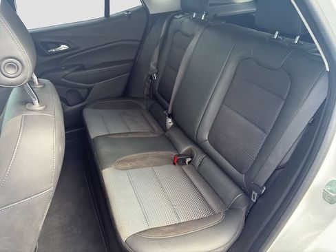 Used 2024 Chevrolet Trax LT w/ Sunroof Package FWD image 13