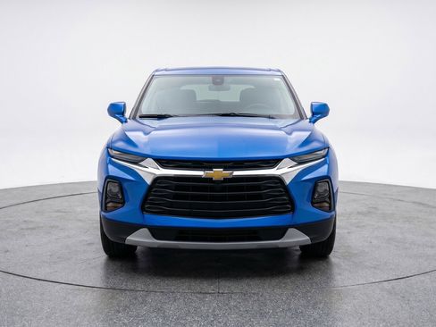 Used 2025 Chevrolet Blazer LT FWD image 2
