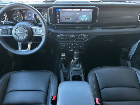 Used 2024 Jeep Wrangler Sahara image 14