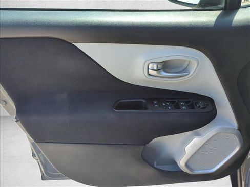 Used 2020 Jeep Renegade Latitude w/ Safety & Security Group II FWD image 10