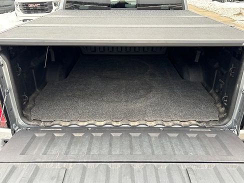 Used 2024 GMC Canyon Denali image 9