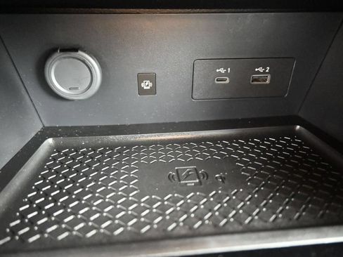 Used 2025 Nissan Pathfinder Platinum FWD image 16