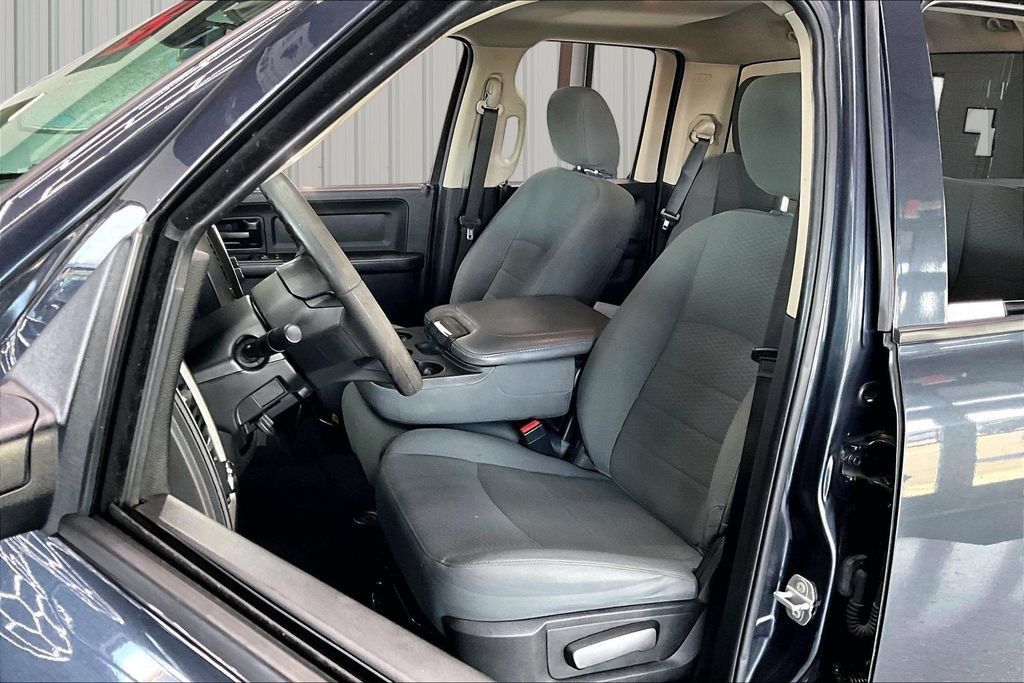 Used 2018 RAM 1500 Express AWD/4WD image 18