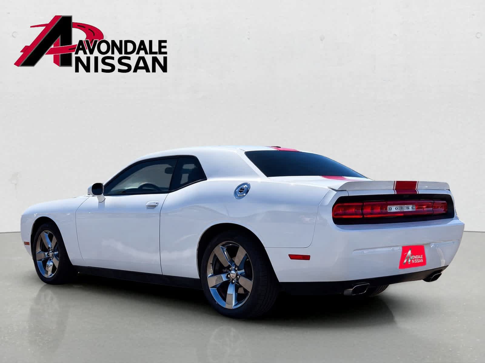 Used 2014 Dodge Challenger SXT RWD image 2