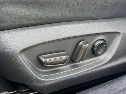 Used 2021 Toyota Camry SE image 3