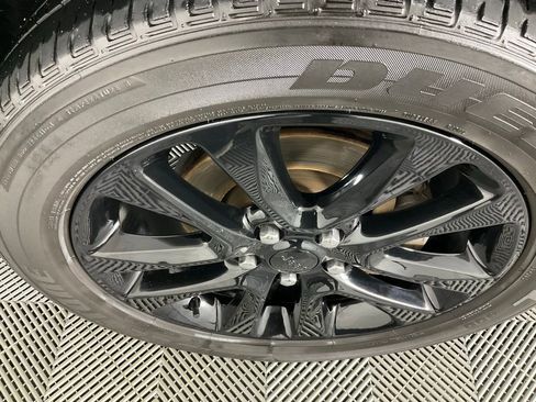 Used 2023 Jeep Grand Cherokee Laredo image 8