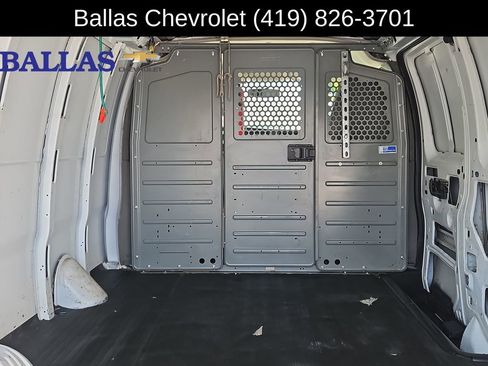 Used 2018 Chevrolet Express 2500 w/ Driver Convenience Package RWD image 24