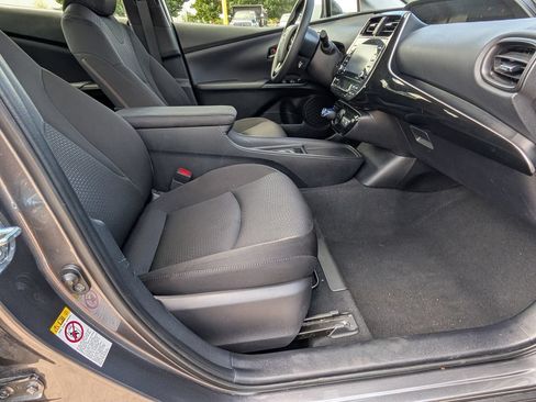 Used 2021 Toyota Prius LE FWD image 21