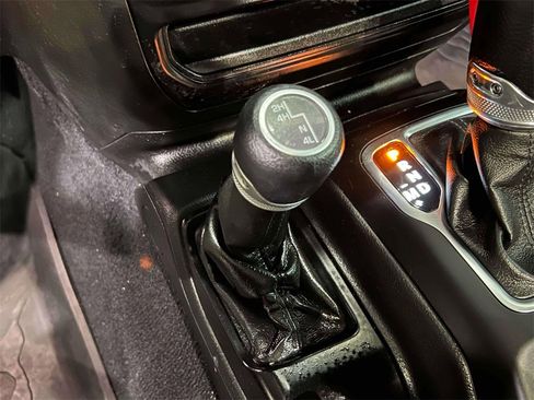 Used 2022 Jeep Wrangler Willys image 28