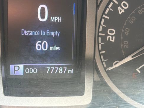 Used 2019 Toyota Tacoma SR5 AWD/4WD image 21