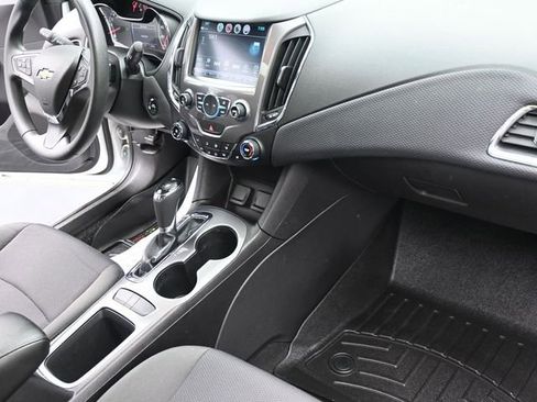 Used 2017 Chevrolet Cruze LT w/ Sun And Sound Package image 26