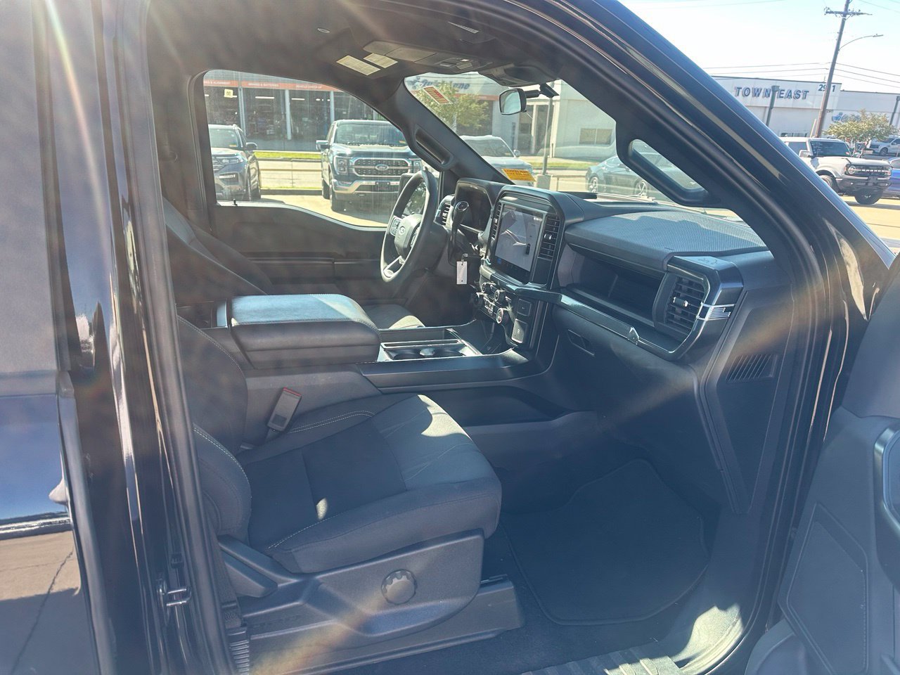 Used 2025 Ford F150 STX w/ Equipment Group 200A RWD image 5