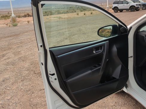 Used 2015 Toyota Corolla S image 13