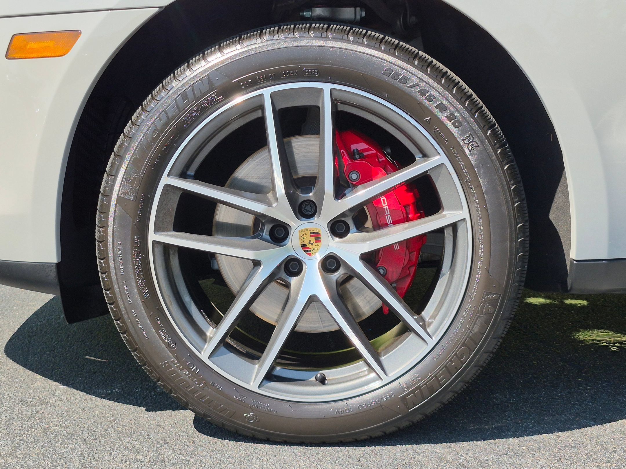 Certified 2024 Porsche Macan S AWD/4WD image 36