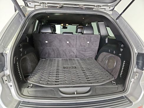 Used 2019 Jeep Grand Cherokee Altitude RWD image 12