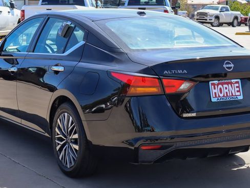 Used 2024 Nissan Altima 2.5 SV FWD image 5