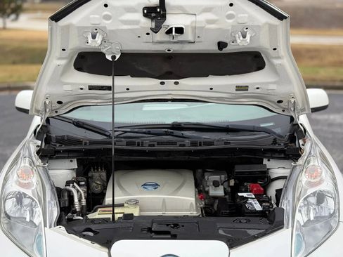 Used 2015 Nissan Leaf SV image 29