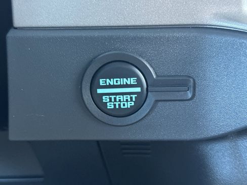 New 2025 Ford Bronco Outer Banks w/ Black Appearance Package image 24