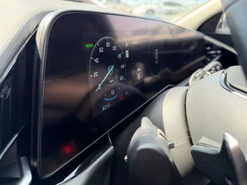 Used 2023 Kia Niro Wave image 12