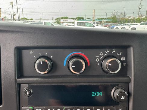 Used 2015 Chevrolet Express 2500 LS image 39