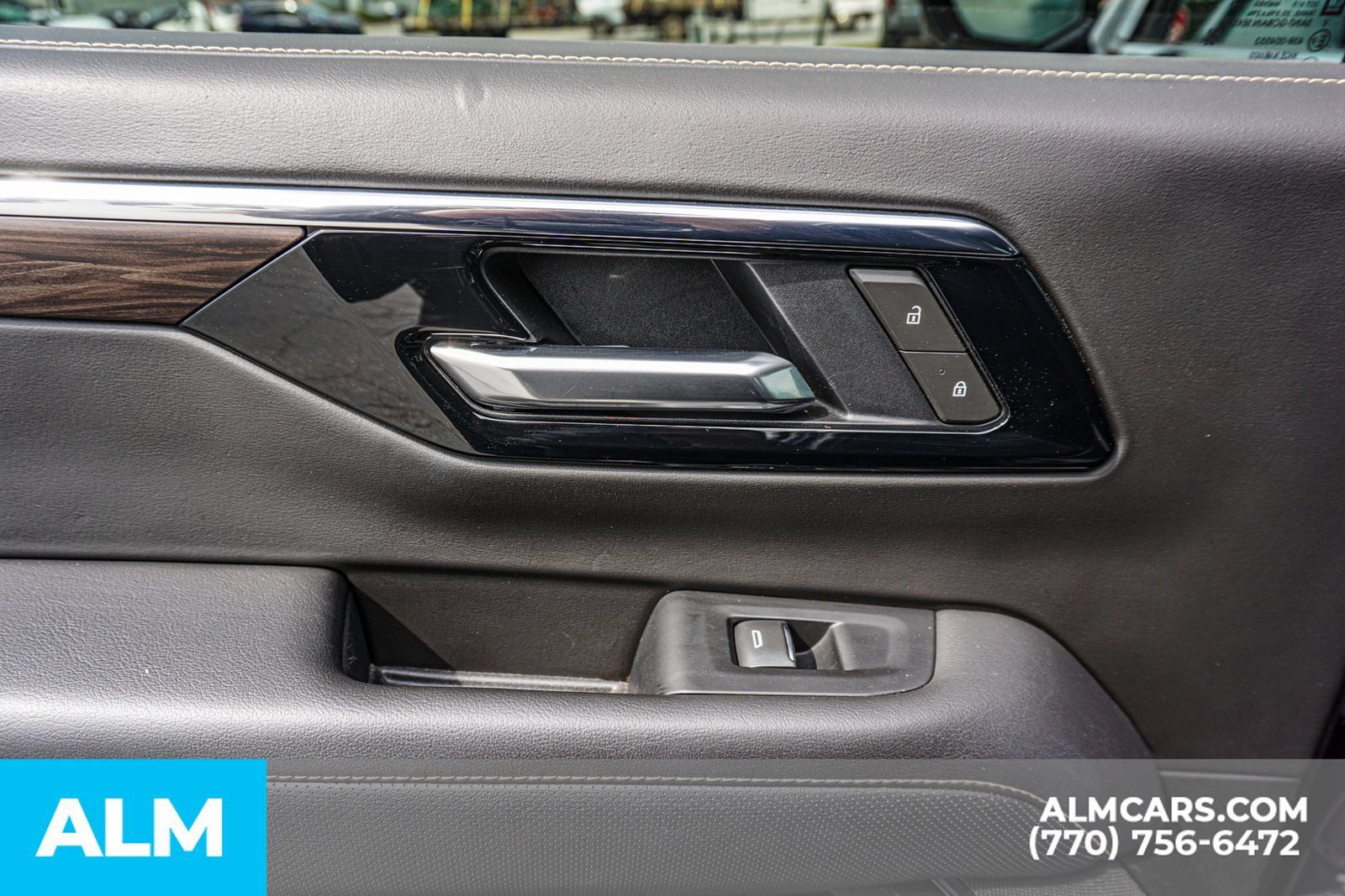 Used 2025 Chevrolet Suburban Premier AWD/4WD image 58